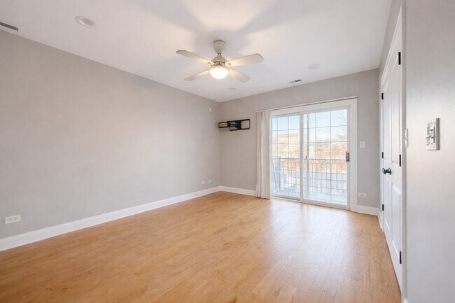 Building Photo - 6621 S Ingleside Ave