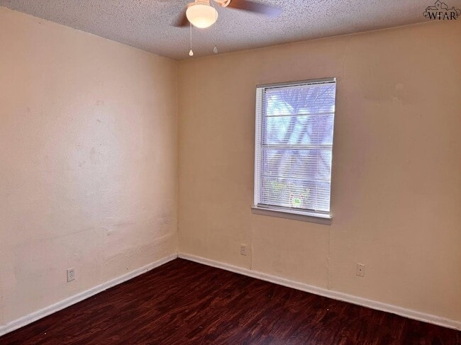 Building Photo - 1612 Phoenix Dr