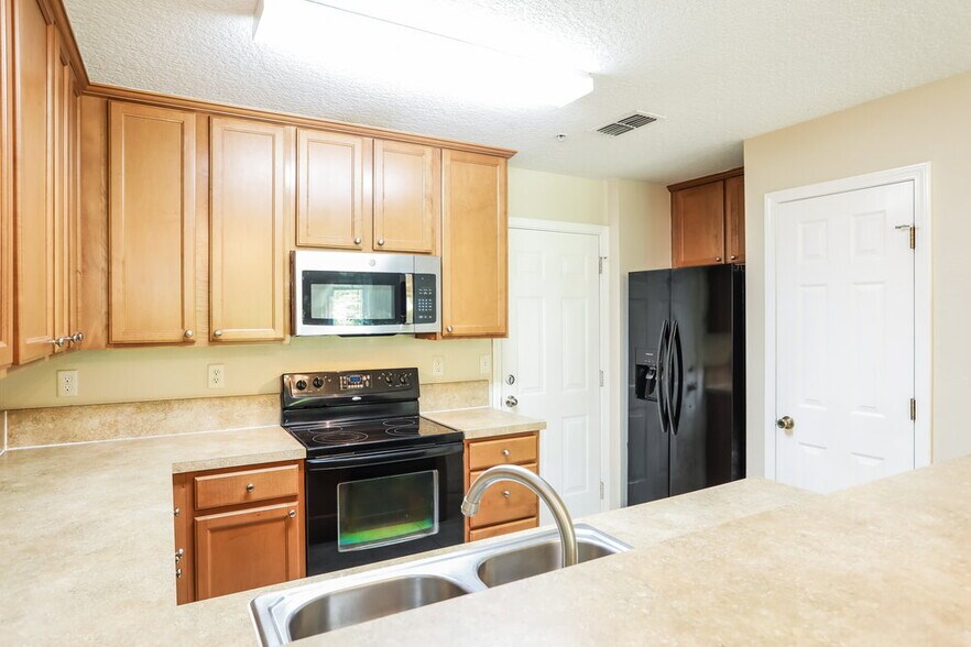 Building Photo - 899 Black Cherry Dr S