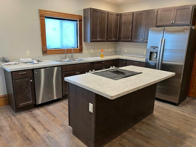 Building Photo - 405 E Porter St