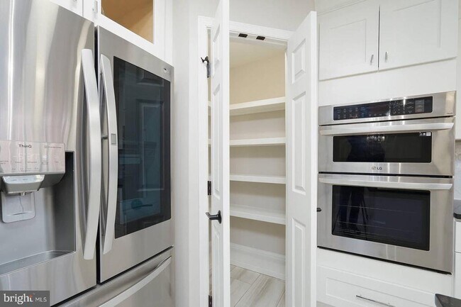 Building Photo - 28 Sterling Ct