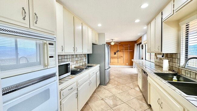 Building Photo - Beautiful Scenic Country Property with Vie...