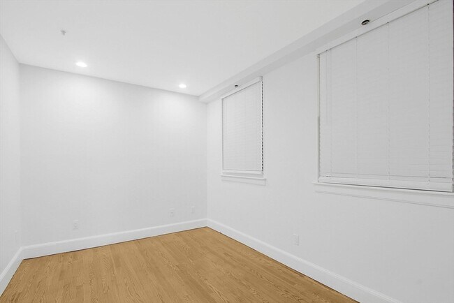 Building Photo - 140 Boylston St