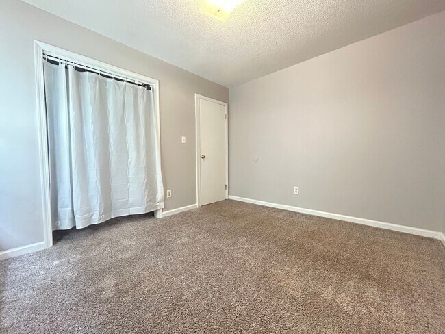 Building Photo - Brockton Dr.-4700