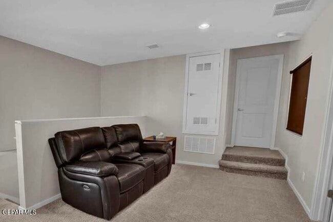 Building Photo - 4016 Camelot Heights Dr