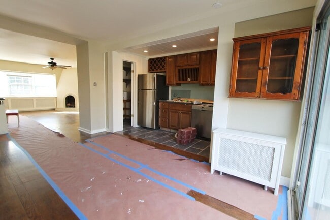 Building Photo - 346 Meehan Ave