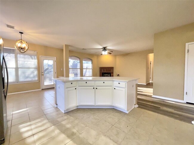 Building Photo - 2219 Speidel Dr
