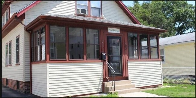 Primary Photo - 93 Pinehurst Ave