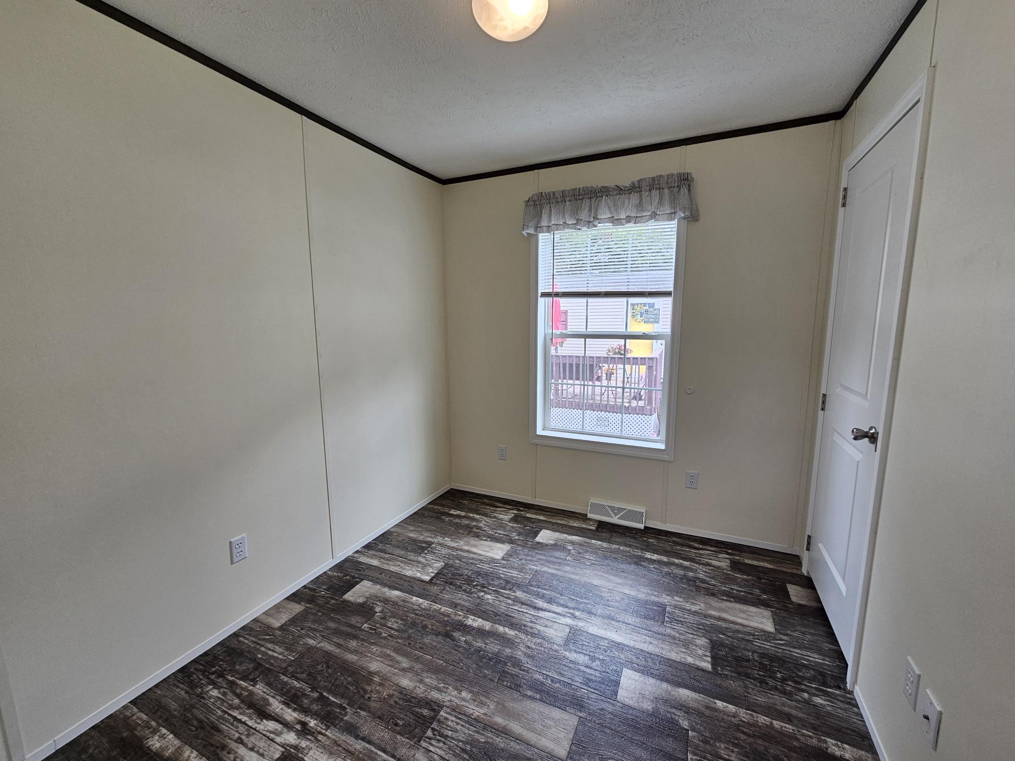 Building Photo - 441 Tulip Dr