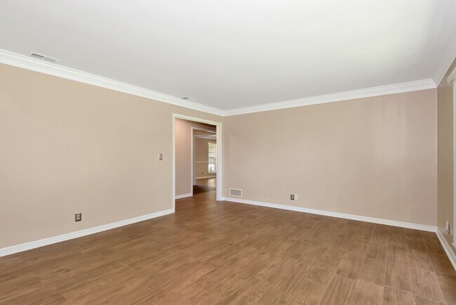 Building Photo - 119 Rio Pinar Dr