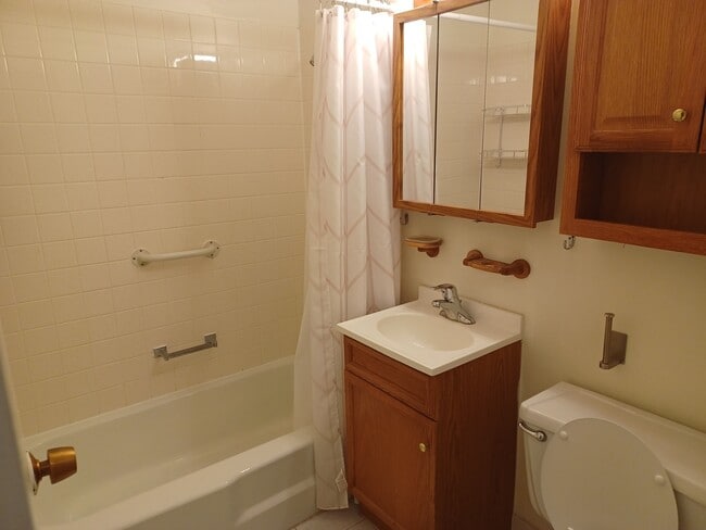 Building Photo - 5100 N Marine Dr