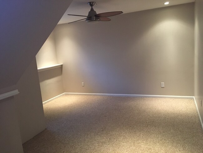 Building Photo - Wonderful 3BR/2BTH Soulard Townhouse
