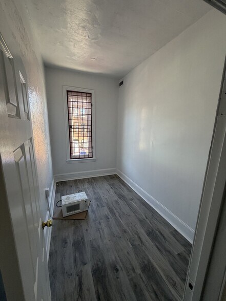 Building Photo - 415 S 10th St