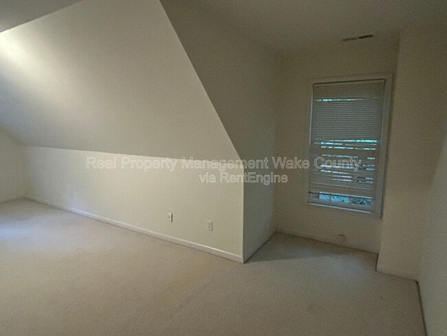 Building Photo - 106 Oak Spring Ct