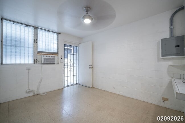 Building Photo - EXCELLENT Location near Waikiki, Alamoana, UH (Moiliili)