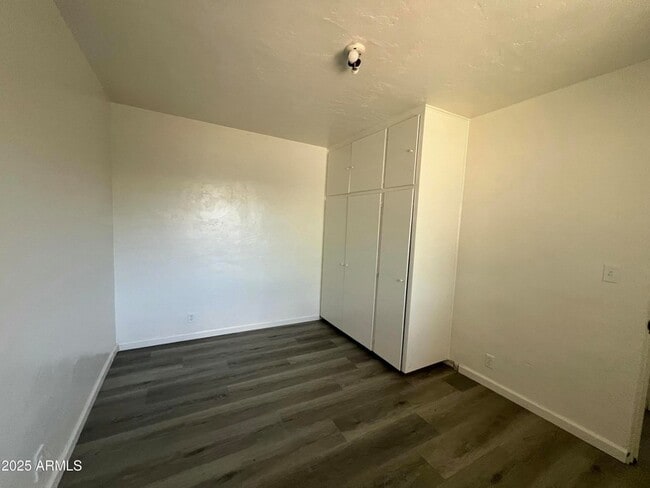 Building Photo - 1137 S Judd St