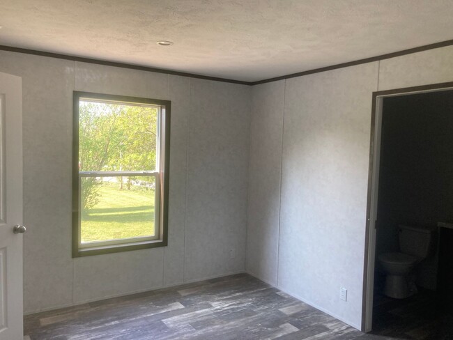 Building Photo - 3 bedroom 2 bath house in the Dundee Schoo...