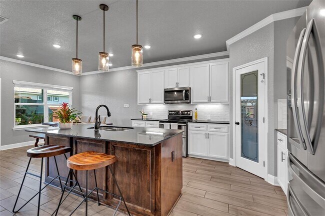 Building Photo - 8508 Glade Dr