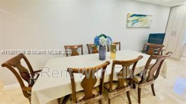 Building Photo - 329 SE 3rd St