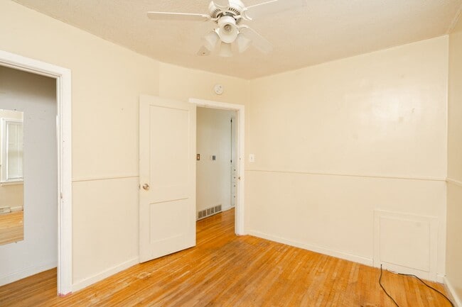 Building Photo - 1927 Olive St