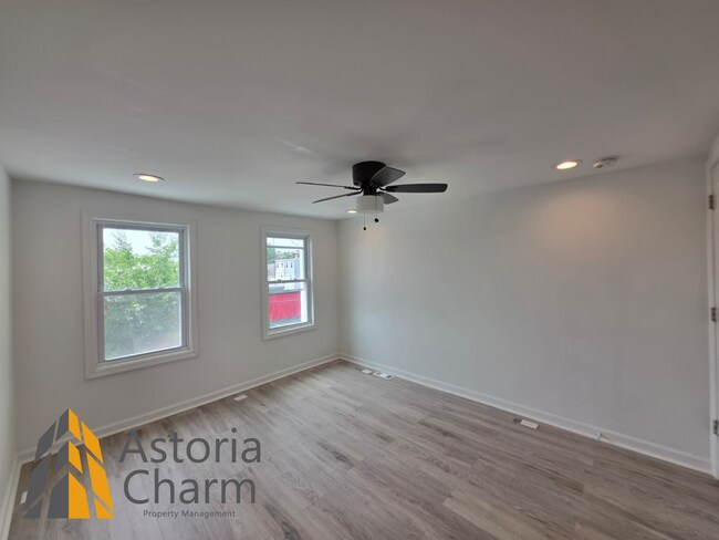 Building Photo - 3 Bedroom End Unit with Finished Basement and Fenced Yard on E 28th Street