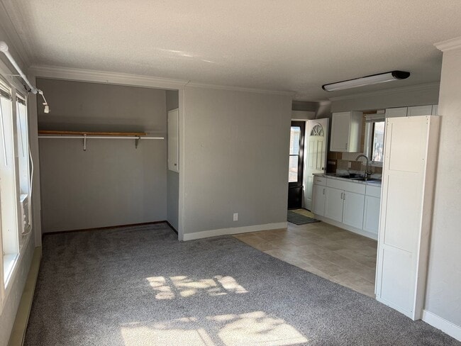 Building Photo - Charming 2 Bed, 1 Bath Home – Month-to-Mon...