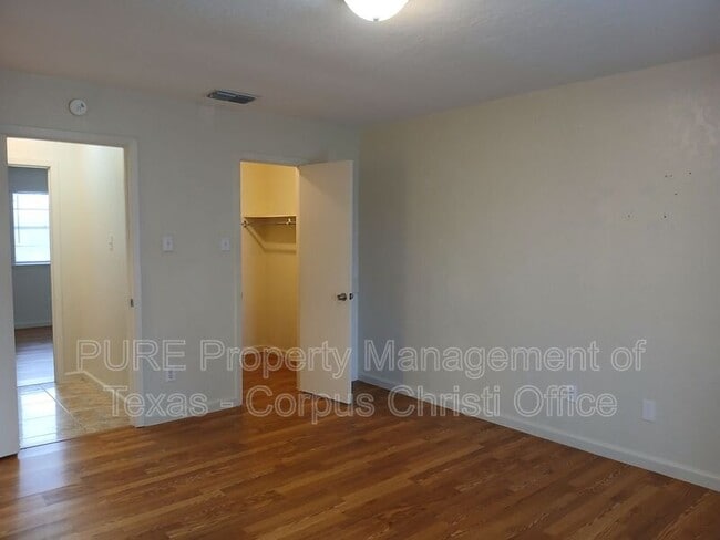 Building Photo - 2255 Lombardy Dr