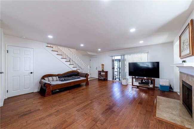 Building Photo - 410 W 220th St