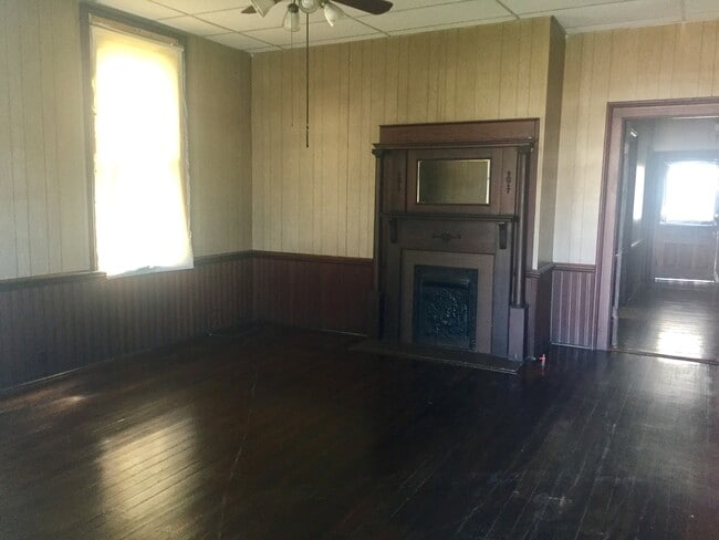 Building Photo - Affordable 3/2 on corner lot