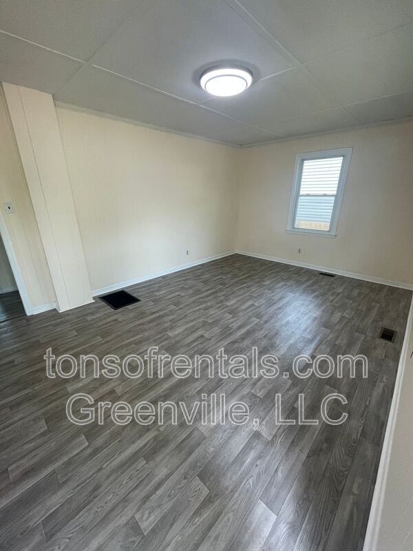 Building Photo - 733 Fairfax St