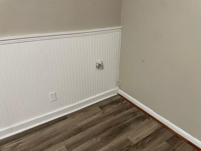 Building Photo - 1392