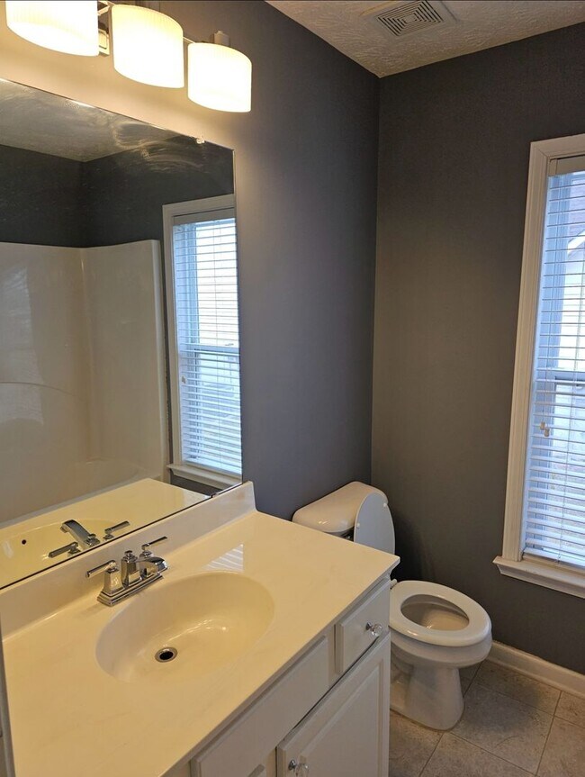 Building Photo - Well Kept Union City Home, 3BR, 2BA