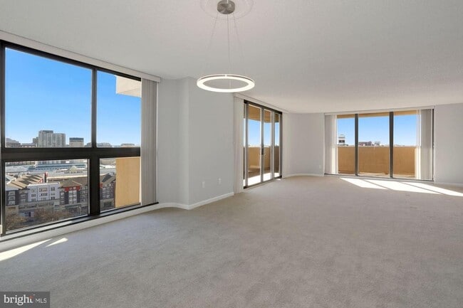 Building Photo - 1101 S Arlington Ridge Rd