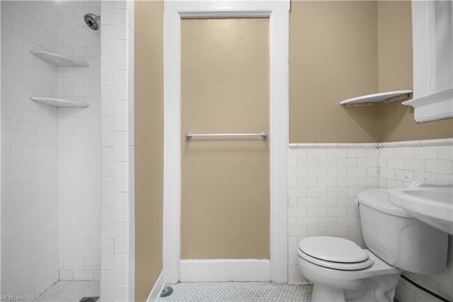 Building Photo - 600 W Olney Rd