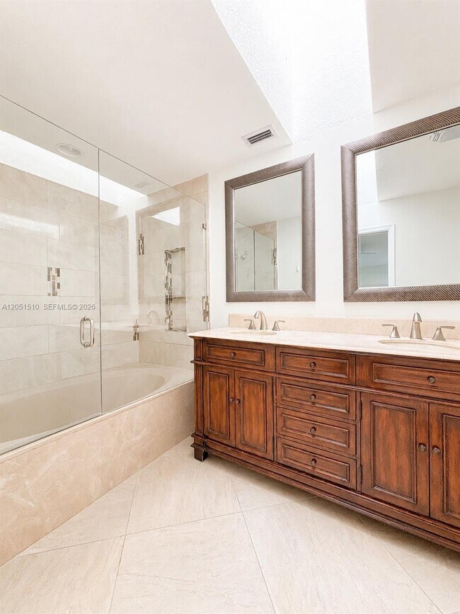 Building Photo - 12686 Westhampton Cir