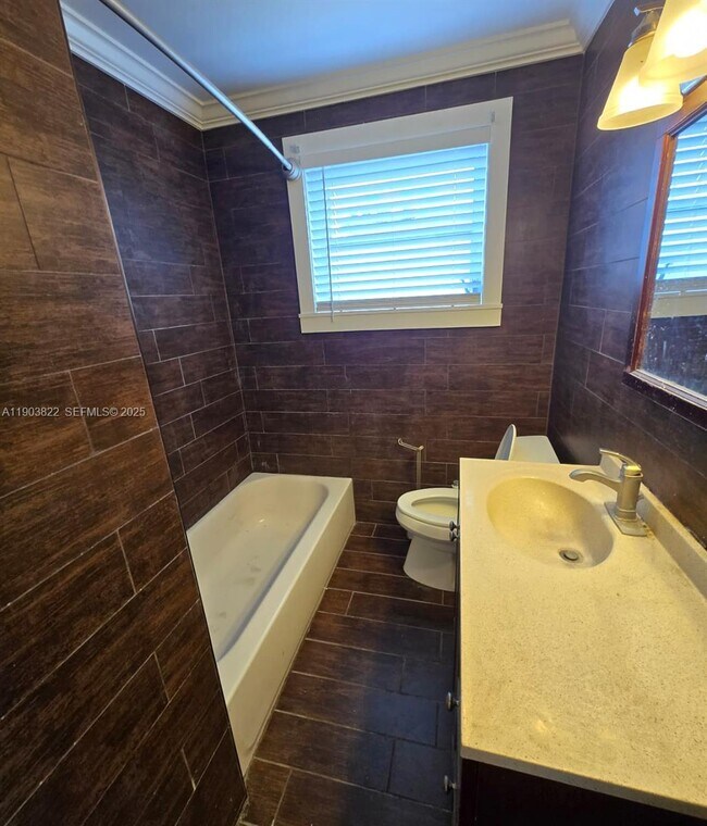 Building Photo - 2420 Jackson St