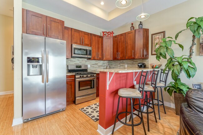 Building Photo - 1533 Fairmount Ave