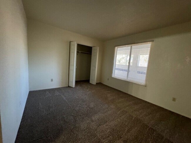 Building Photo - 2BR Condo w/Marina and Dock-Gated Waterfro...