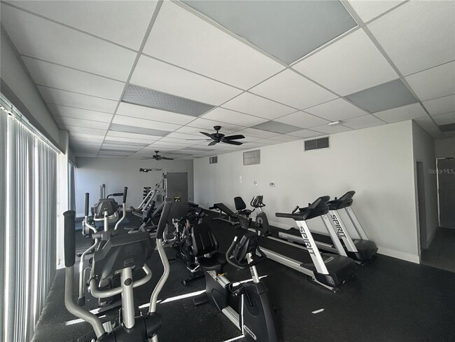 Building Photo - 7625 Sun Island Dr S