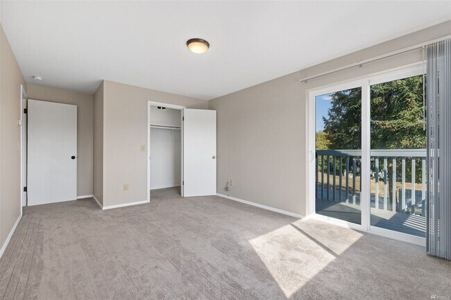 Building Photo - Amazing 3 bed with option for 4th bedroom in duplex