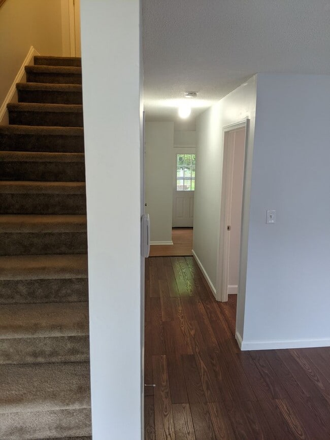 Building Photo - 105 Starlite Dr