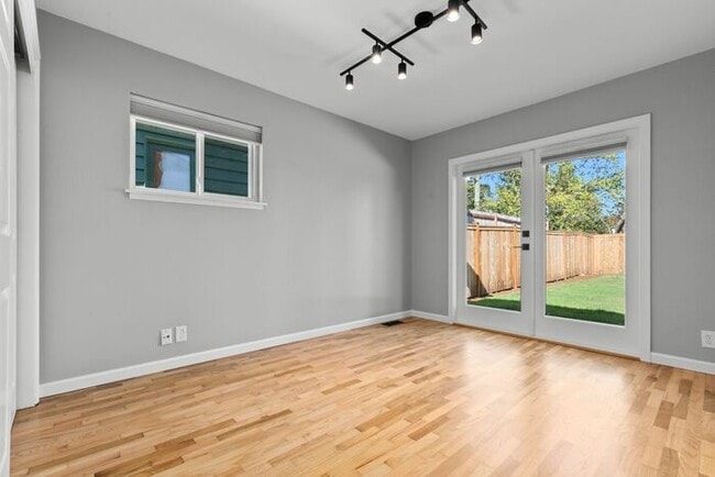 Building Photo - Freshly Updated West Seattle Rambler w/ Ai...