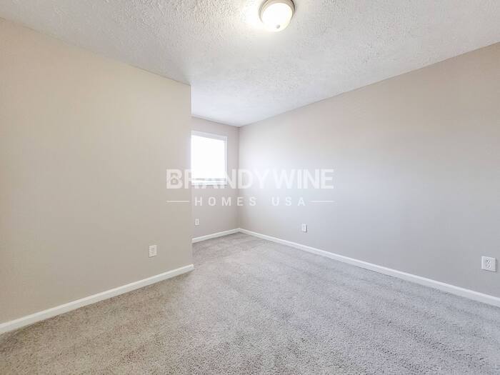 Building Photo - 605 Woods Crossing Ln