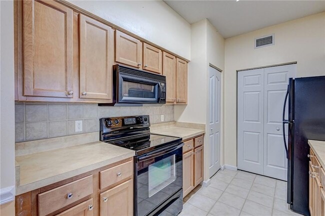 Building Photo - 9833 Baywinds Blvd