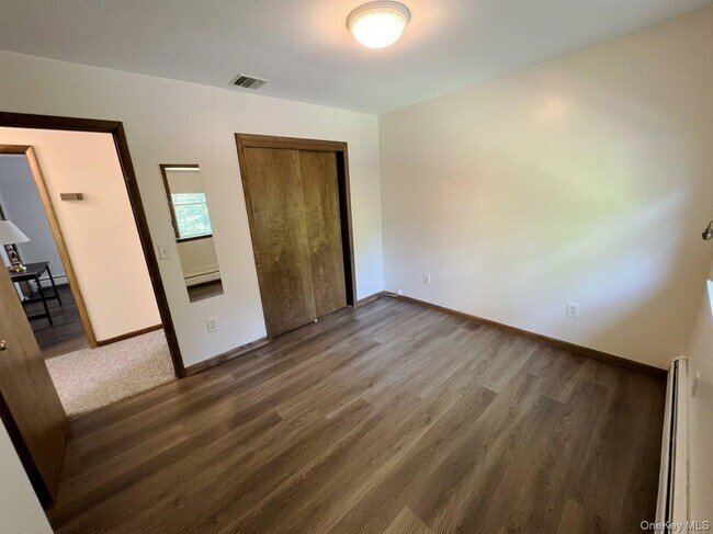 Building Photo - 17 Brooks Ln
