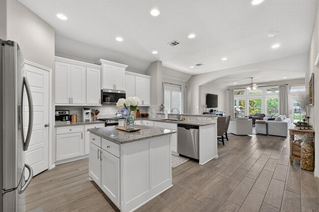 Building Photo - 209 Lacey Oak Lp