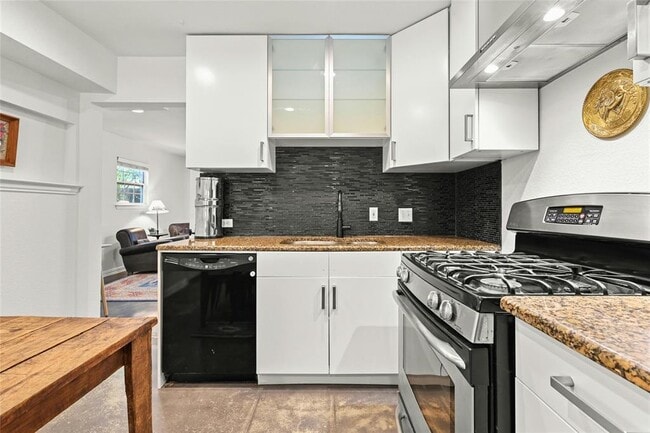 Building Photo - 8415 Bowling Green Dr