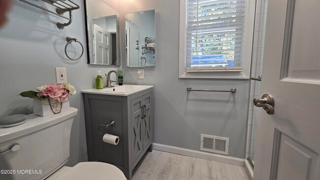 Building Photo - 2 Pine Crest Dr