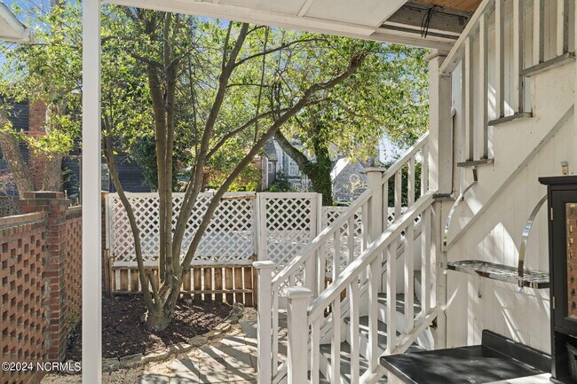 Building Photo - 308 Dock St