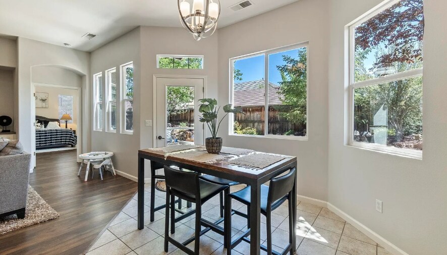 Kitchen table - 10345 Coyote Creek Dr